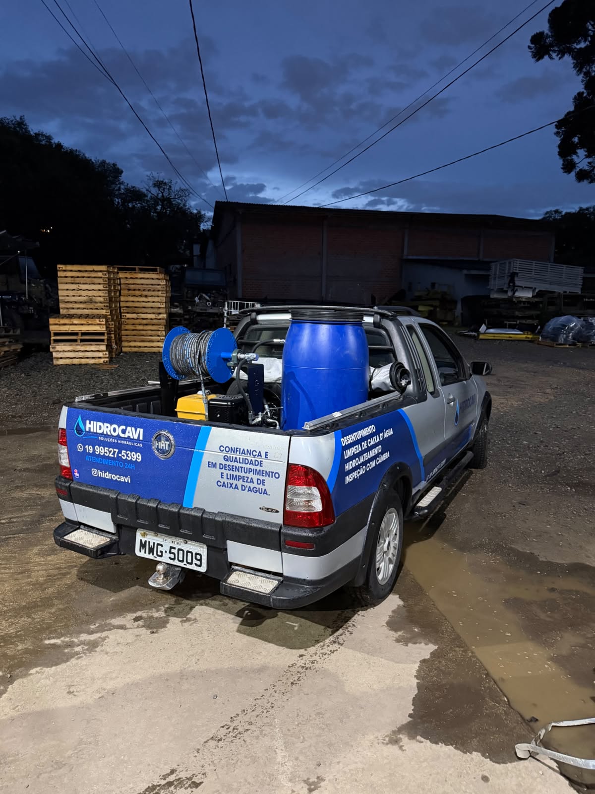Equipamento de hidrojateamento para serviços de limpeza técnica